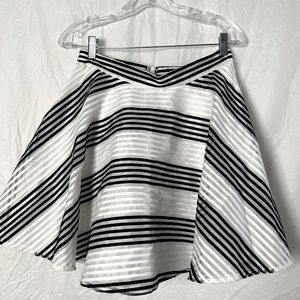New black and white skirt with tulle